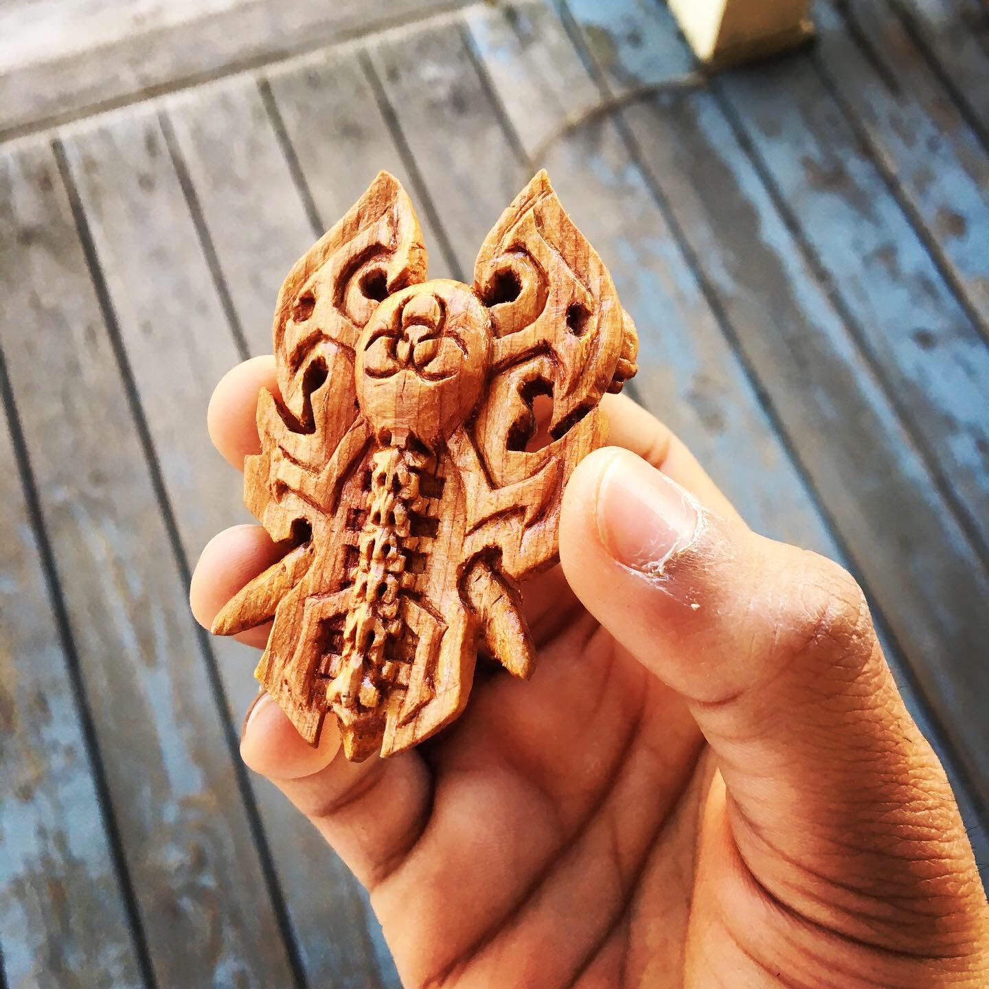 spine necklace carving